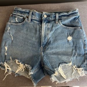 Abercrombie 4inch curve love mom shorts